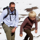 Crown Prince Haakon and Prince Prins Sverre Magnus going up the mountain (Photo: Stian Lysberg Solum / NTB scanpix)